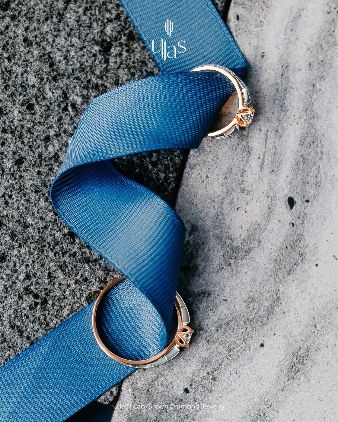 Sepasang wedding ring ULLAS dengan pita biru